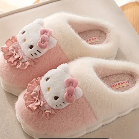 Hello Kitty women’s Pink and White Plush Slippers size 7/8 or 9/10 New - Picture 1 of 5